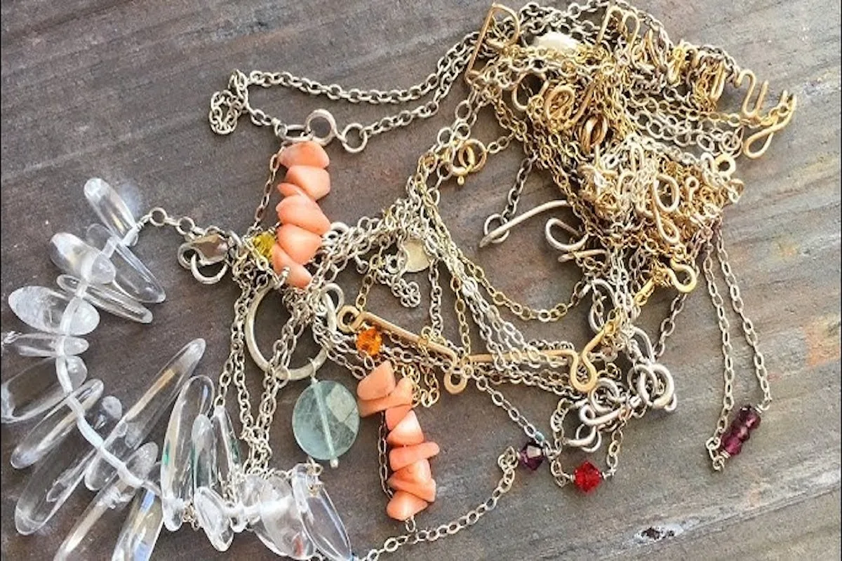 Untangling-Knotted-Jewelry