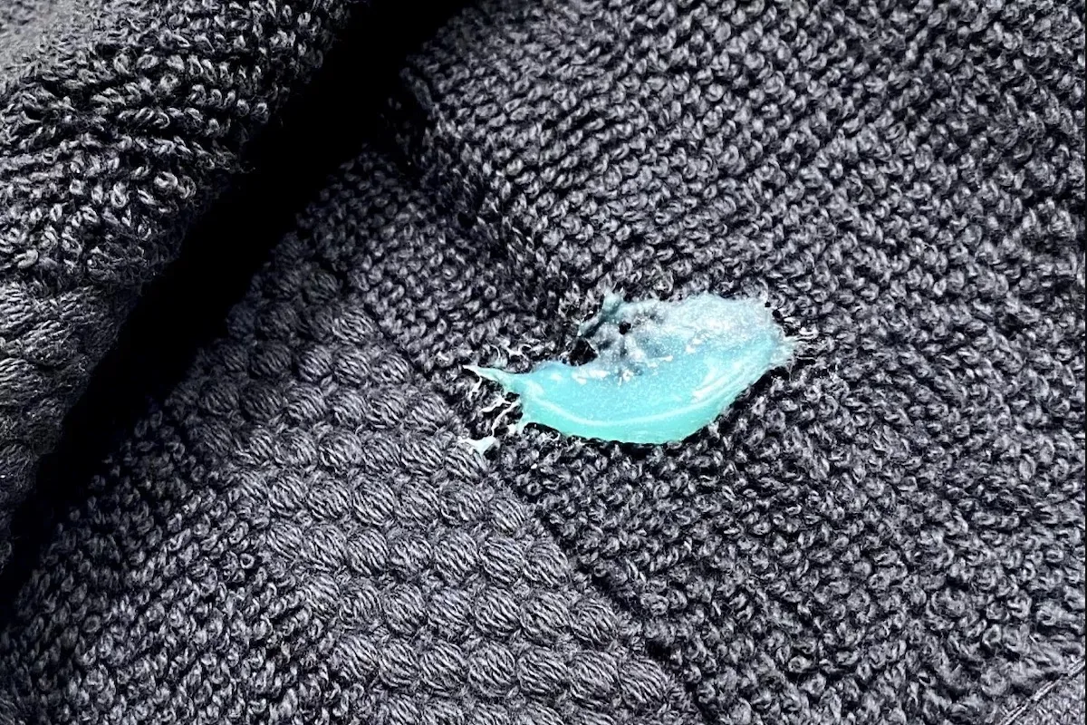 remove-toothpaste-stain-wd40